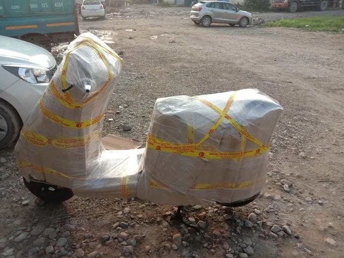 Packers and movers in Rudrapur packing fragile household items with bubble wrap and corrugated sheets